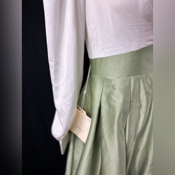 Elegant Green Maxi Pleated A-Line Dress - Picture 5 of 8